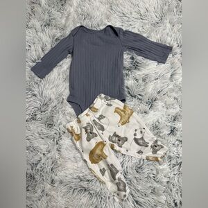 Unisex 0-3 months - Carter's White Gray and Tan Baby Outfit